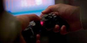 Tak Mau Diganggu Saat Main PS, Pemuda Ini Bius Kekasih