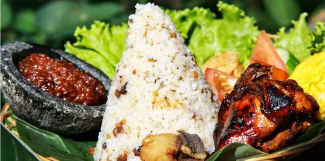 Ganti Hidangan Lebaran Dengan Nasi Liwet Sunda