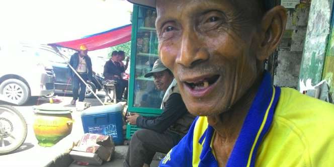 Keikhlasan Kakek Ahmad Jadi Pengasong daripada Mengemis