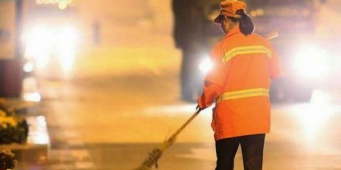 Menyapu di Malam Hari Seret Rezeki 