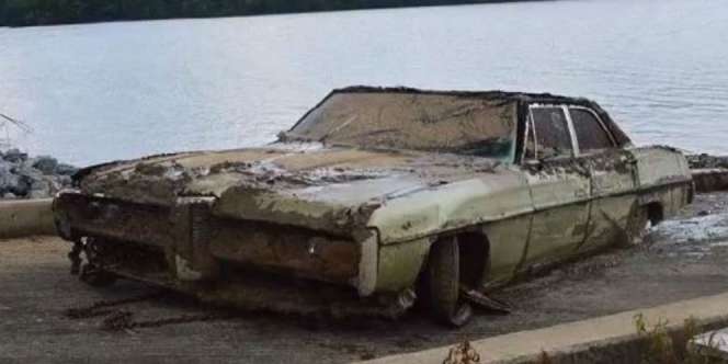Geger! Mayat di dalam Mobil Selama 43 Tahun Ditemukan