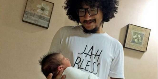 Kebahagiaan Isa Bajaj Jadi Ayah