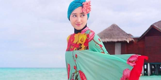 Keasyikan Traveling, Dian Pelangi Lupa Paspor