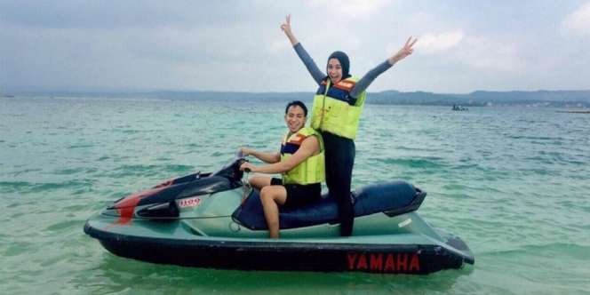 Gaya Liburan Poppy dan Fattan Usai Jadi Sopir Taksi