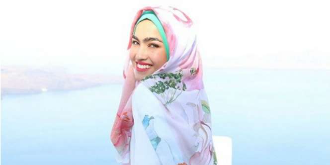Elfira Loy, Artis Malaysia Berhijab karena Baim Wong?
