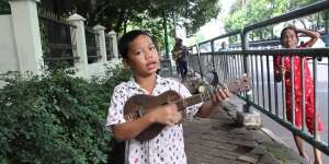 Heboh Lagu Kreatif Pengamen Cilik