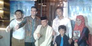 BJ Habibie Puji Film 'Surga yang Tak Dirindukan'