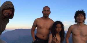 Bimbim Slank Ikuti Ritual Ruwatan Gembel di Bukit Dieng