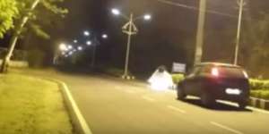 Bercanda Kebablasan, `Kuntilanak` Terkapar Ditabrak Mobil