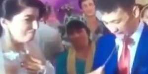 Pengantin Pria Tendang Kue Usai Dipermainkan Pengantin Wanita