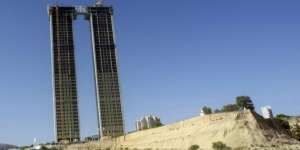 Kocak! Apartemen 47 Lantai Mau Rampung, Lift Lupa Dipasang