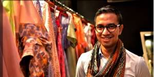 Tampil Modis dengan Hijab Cantik Berbahan Tenun