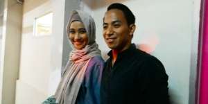 Salat Hajat di Balik Hijab Poppy Bunga