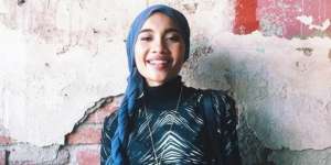 Intip Gaya Hijab Turban Penyanyi Asal Negeri Jiran, Yuna