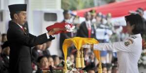 Paskibraka Cantik Pembawa Baki Bendera Merah Putih