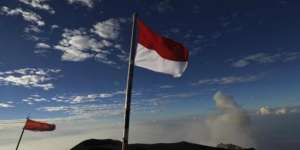 Lomba Hormat Bendera Pusaka Selama 17 Jam 8 Menit 45 detik