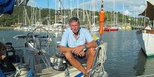 Kisah Kakek Penderita Stroke Seorang Diri Keliling Dunia