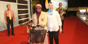 Kisah Para Orangtua Kurang Mampu Banggakan Anaknya Masuk UGM