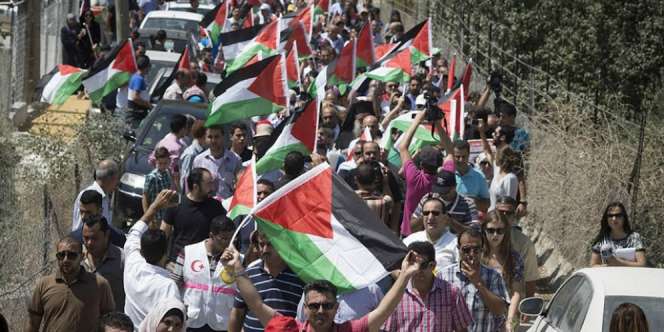 Muslim dan Kristen Palestina Bersatu Lawan Tembok Pemisah