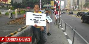 Jalam (3): KoPK, Nekat Pasang Badan demi Trotoar Tanpa Motor 