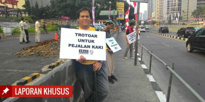 Jalam (3): KoPK, Nekat Pasang Badan demi Trotoar Tanpa Motor 