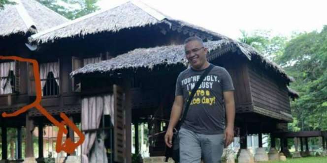 Geger Penampakan Pocong di Jendela Rumah Tua