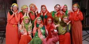 Aksi `Hijabers Mom Community` di Panggung JFW 2016