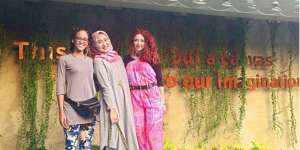 2 Mahasiswa London Belajar Batik di Kampung Dian Pelangi