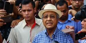 Mahathir Desak Mosi Tidak Percaya pada PM Najib