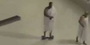 Heboh, Jemaah Haji Tawaf Pakai `Skuter Elektrik`