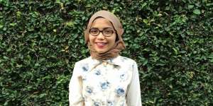 Sulap Gaya Busana agar Hijaber Bisa Kenakan Rok