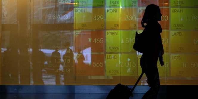 Bursa Syariah Sambut Akhir Pekan di Zona Merah