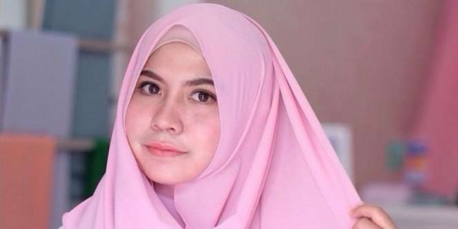 Bisnis Hijab, Mahasiswa Cum Laude Ini Raih Jutaan Rupiah