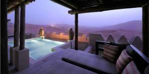 Qasr Al Sarab, Sensasi Bermalam di Tengah Gurun Pasir