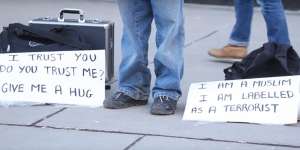 Wanita Ini Buat Video Untuk Buktikan Islam Itu Cinta Damai