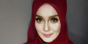 Dituduh Lepas Hijab Demi `Dugem`, Artis Cantik Berang