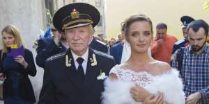 Heboh Kakek Nikahi Wanita Seumur Cucu