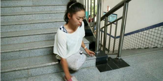 Perjuangan Gadis Tak Berkaki Demi Bangku Kuliah