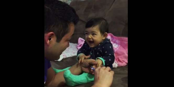 Aksi Kocak Bayi Saat Potong Kuku
