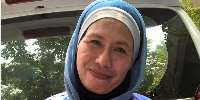 Hijaber Ini Jadi Pengojek Blu-Jek demi Kuliahkan Anak