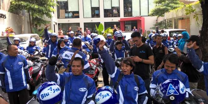 Kala Ojek Pangkalan Bertemu Ojek Online