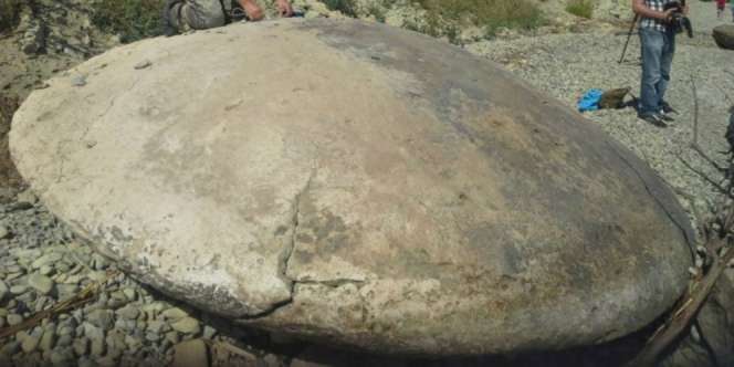 Pemburu UFO Rusia Temukan Batu Mirip Piring Terbang