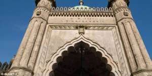 Berfoto Selfie di Taj Mahal, Wisatawan Jepang Meninggal