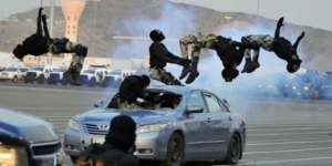 Wow! Latihan Militer Arab Saudi Seperti Film Action