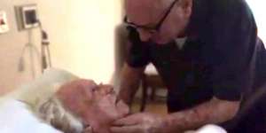 Momen Haru, Kakek 92 Tahun Nyanyikan Lagu Jelang Ajal Istri