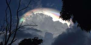 Warga Geger Awan Aneh `Pertanda Kiamat`