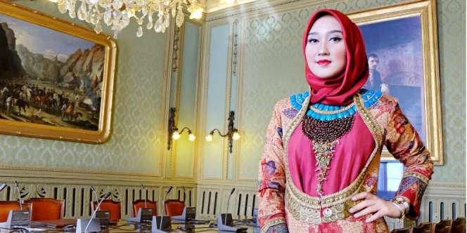 Dian Pelangi Bawa Kain Nusantara ke Italia