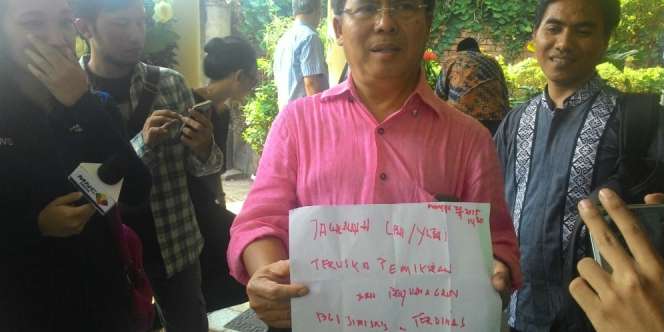 Secarik Kertas Pesan Terakhir Mendiang Adnan Buyung Nasution