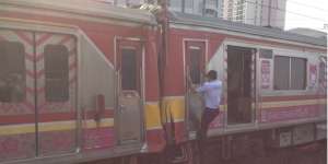 Dua KRL Tabrakan di Stasiun Juanda