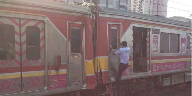 Dua KRL Tabrakan di Stasiun Juanda